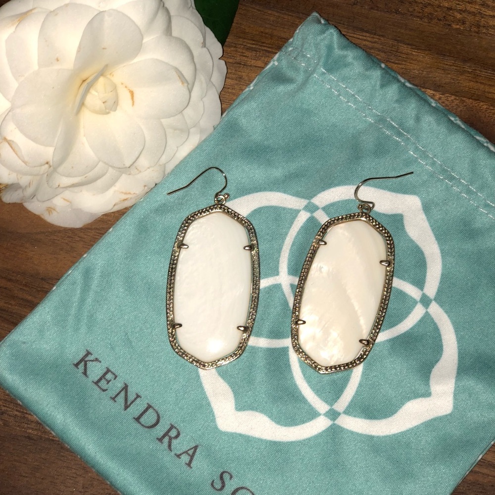 Danielle earring in white
